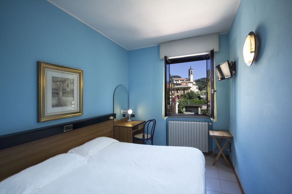 Desk, blackout drapes, free WiFi, wheelchair access