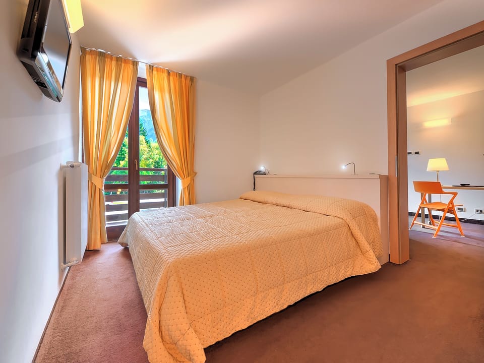 Family Room, Connecting Rooms | Hypo-allergenic bedding available, down comforters, in-room safe, desk