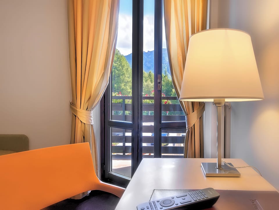 Standard Double Room | Hypo-allergenic bedding available, down comforters, in-room safe, desk