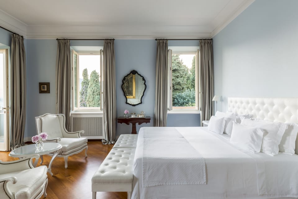Frette Italian sheets, minibar, in-room safe, desk