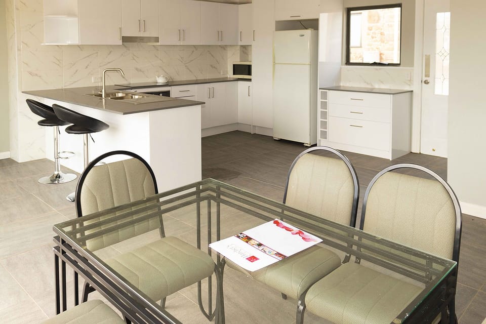 Full-size fridge, stovetop, coffee/tea maker, electric kettle