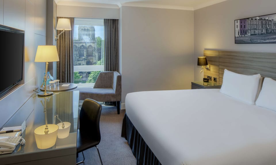 Superior Room, 1 King Bed (Church View) | Hypo-allergenic bedding, in-room safe, desk, blackout drapes