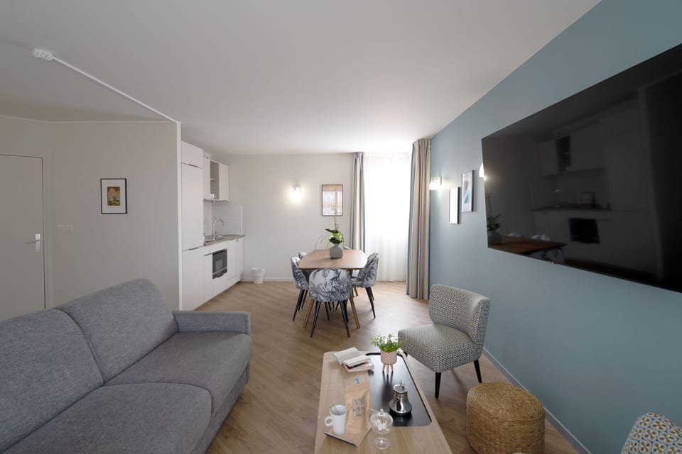 Family Apartment | Premium bedding, in-room safe, desk, laptop workspace