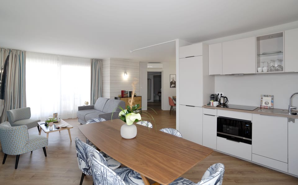 Family Apartment | Private kitchen | Coffee/tea maker, electric kettle