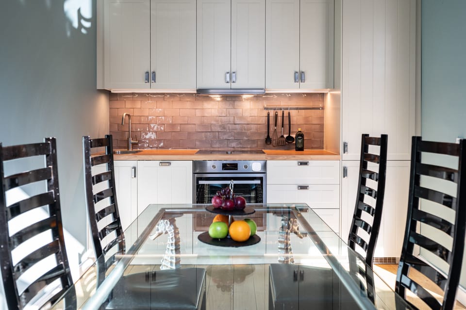 Deluxe Apartment | Dining room