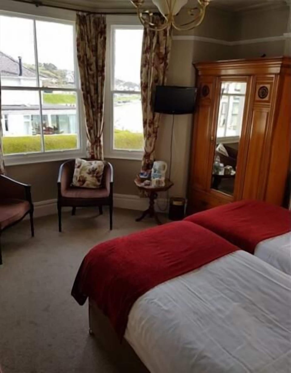 Twin Room, Ensuite (Superking 1st Floor)