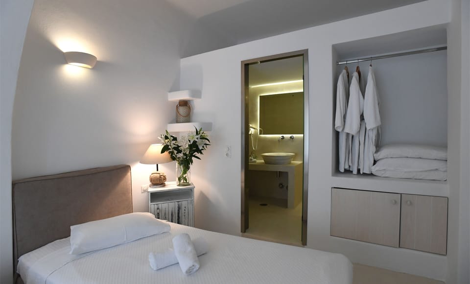 Standard Triple Room | Premium bedding, down comforters, pillowtop beds, minibar