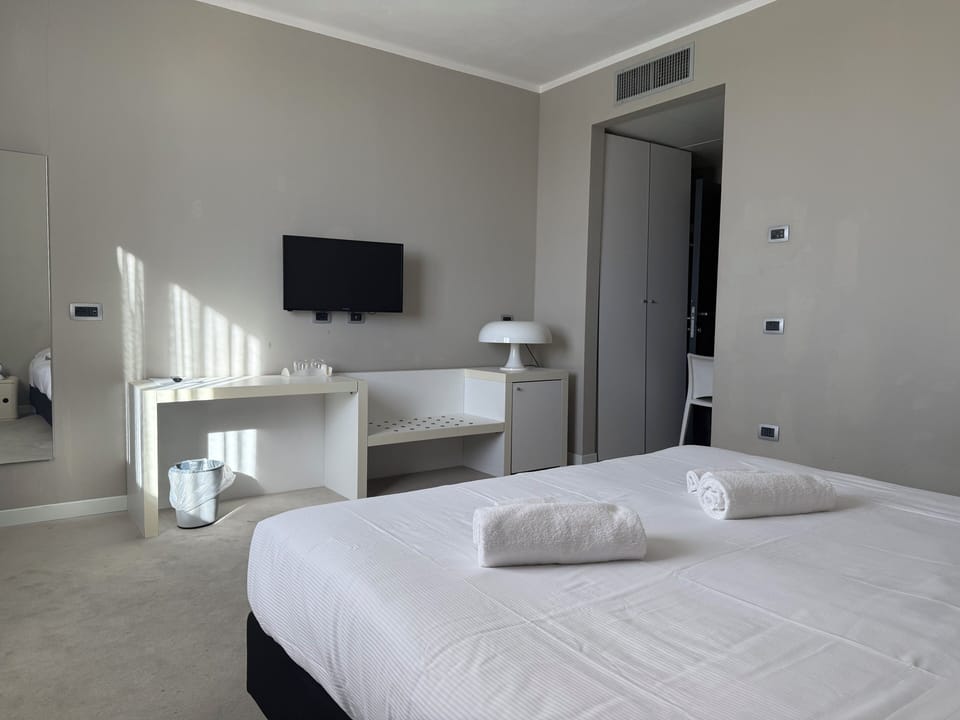 Minibar, in-room safe, cribs (surcharge), WiFi (free)