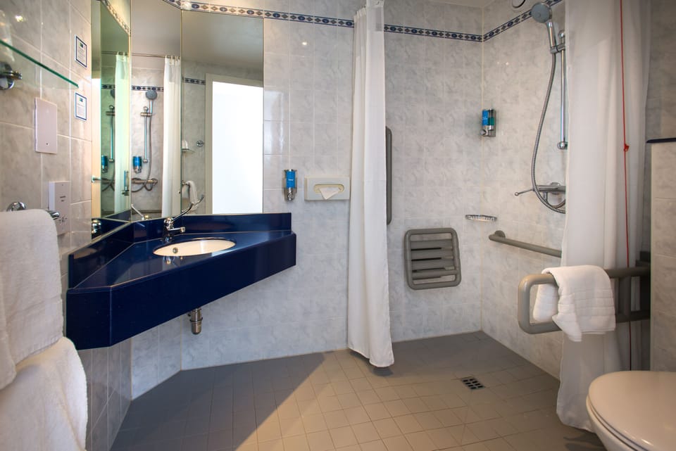 Room, 1 Double Bed, Accessible (Free Hot Breakfast) | Bathroom | Shower, eco-friendly toiletries, hair dryer, towels