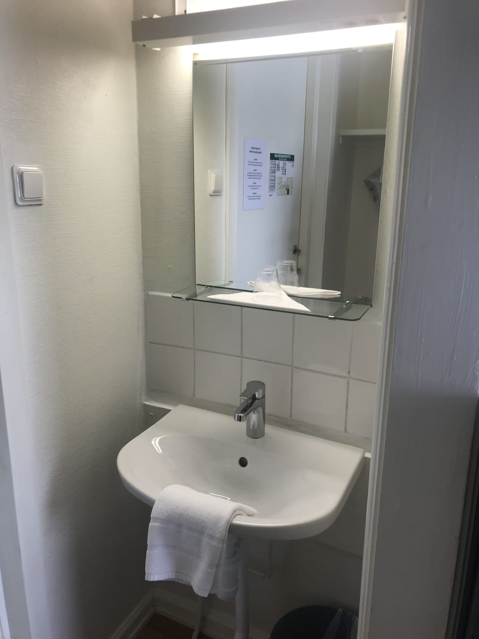 Standard Single Room, 1 Twin Bed | Bathroom sink