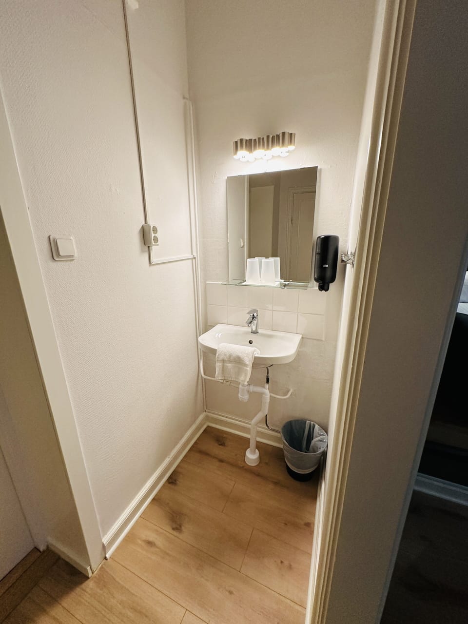 Standard Double or Twin Room, Shared Bathroom | Premium bedding, down comforters, pillowtop beds, blackout drapes