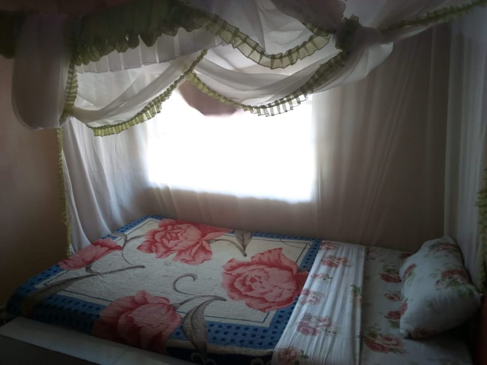 Single Room | Free WiFi, bed sheets