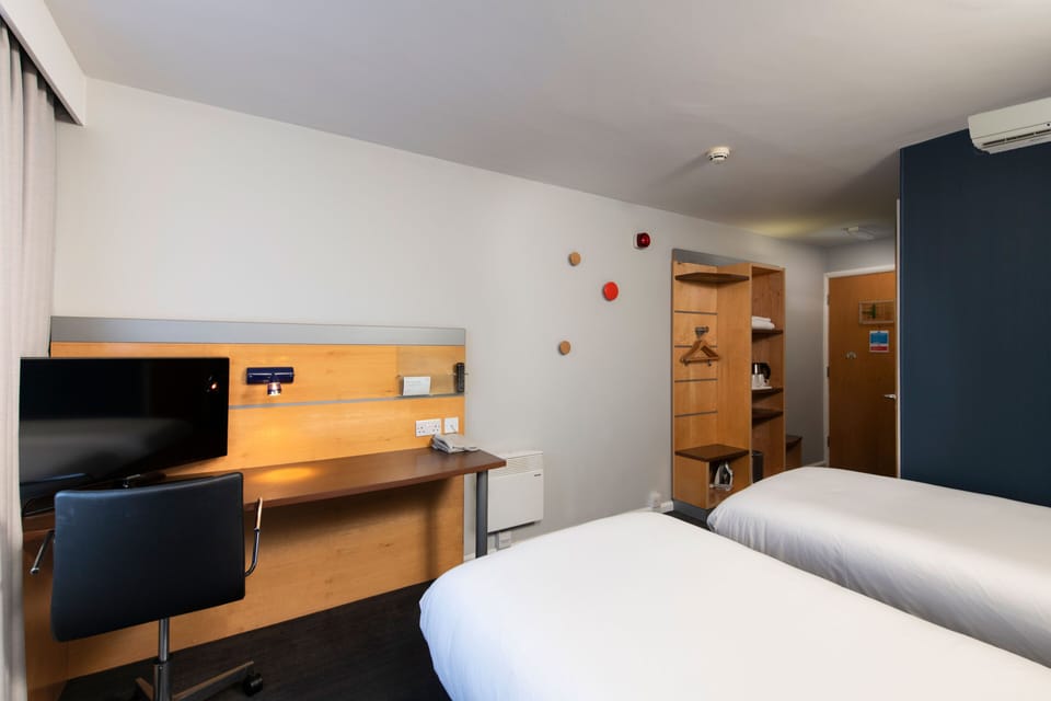 Standard Room, 2 Twin Beds, Accessible (with Free Hot Breakfast) | Desk, soundproofing, iron/ironing board, cribs (free)