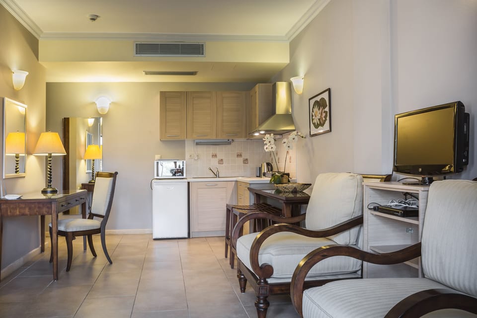 Superior Suite, Courtyard View (no. 106) | Private kitchen | Coffee/tea maker, fridge, microwave, toaster