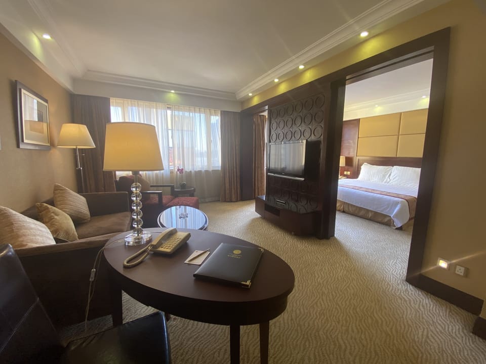 Executive Room, 1 King Bed | Desk, WiFi (free)