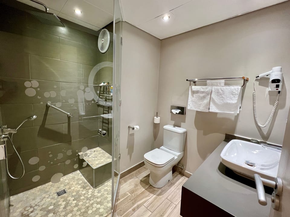 Deep soaking tub, free toiletries, hair dryer, towels