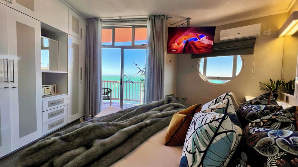 Luxury Suite | Egyptian cotton sheets, premium bedding, Select Comfort beds