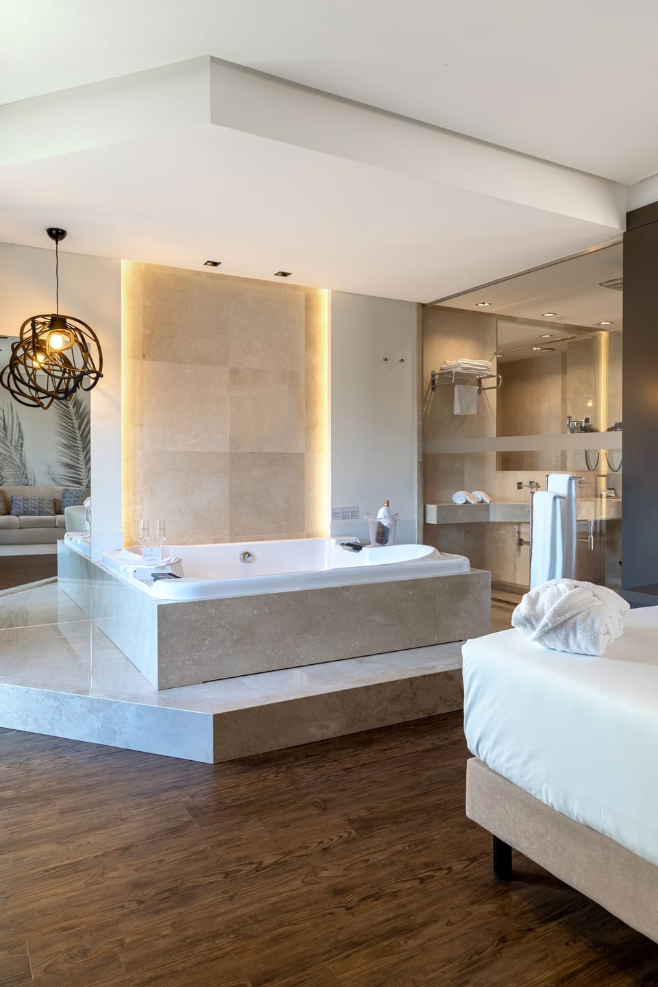 Premium Suite | Minibar, in-room safe, soundproofing, free WiFi