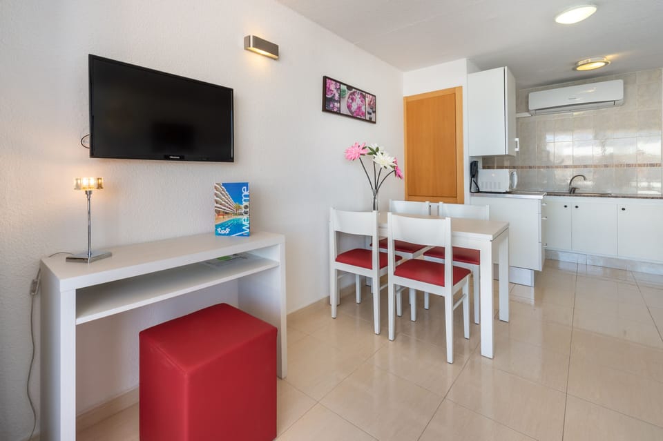 Apartment, 1 Bedroom, Balcony, Partial Sea View | Bathroom amenities | Combined shower/tub, free toiletries, hair dryer, towels