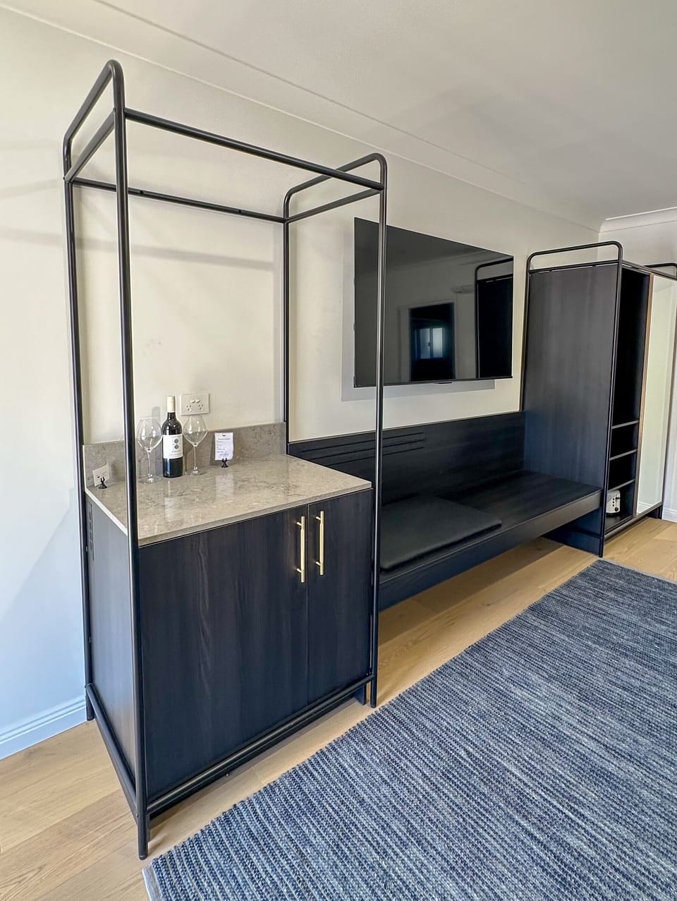 Boutique King | Premium bedding, pillowtop beds, minibar, in-room safe