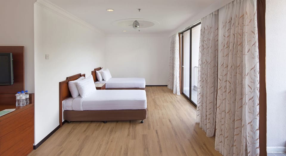 Minibar, iron/ironing board, free WiFi, bed sheets