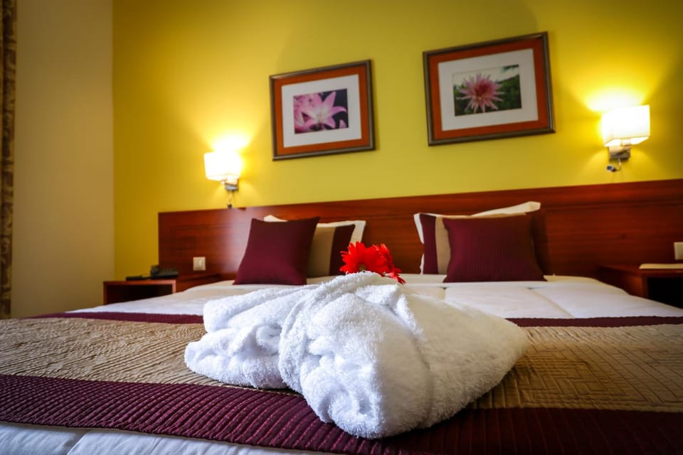 Minibar, in-room safe, laptop workspace, soundproofing