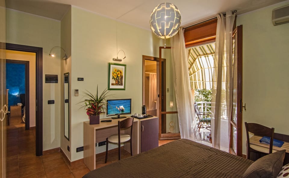 Superior Double Room, 1 Double or 2 Twin Beds, Balcony, Garden View | Minibar, in-room safe, desk, cribs/infant beds