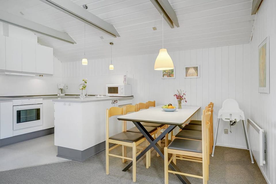 Comfort 8 | Private kitchen | Full-size fridge, oven, stovetop, dishwasher