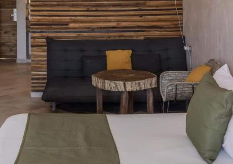 Standard Double Room, Multiple Beds | Free WiFi, bed sheets