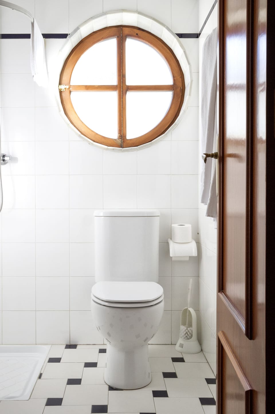 Triple Room | Bathroom | Shower, hair dryer, towels, toilet paper