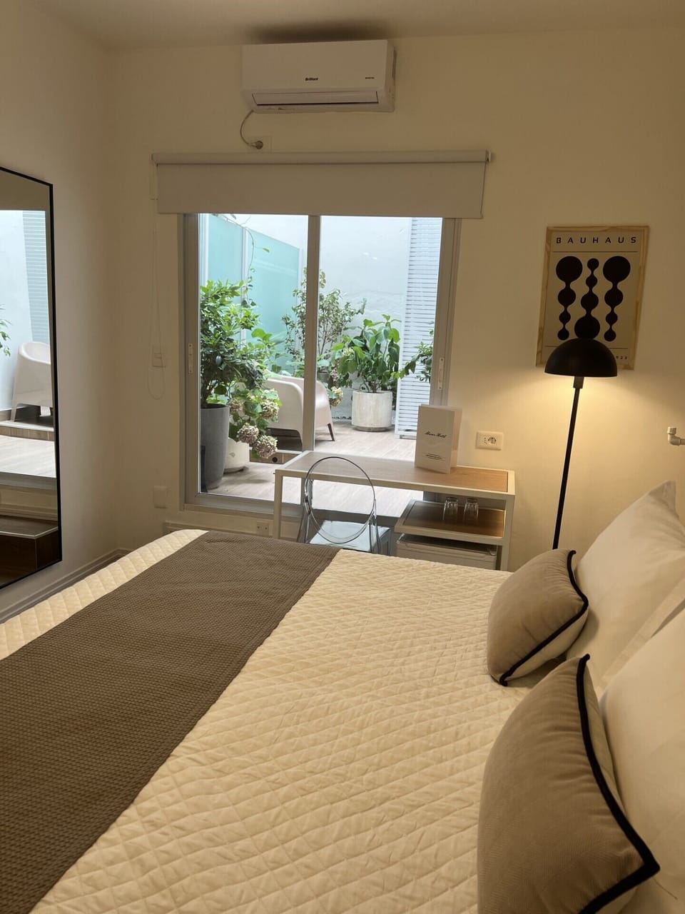 Standard Double Room | Minibar, in-room safe, individually furnished, desk