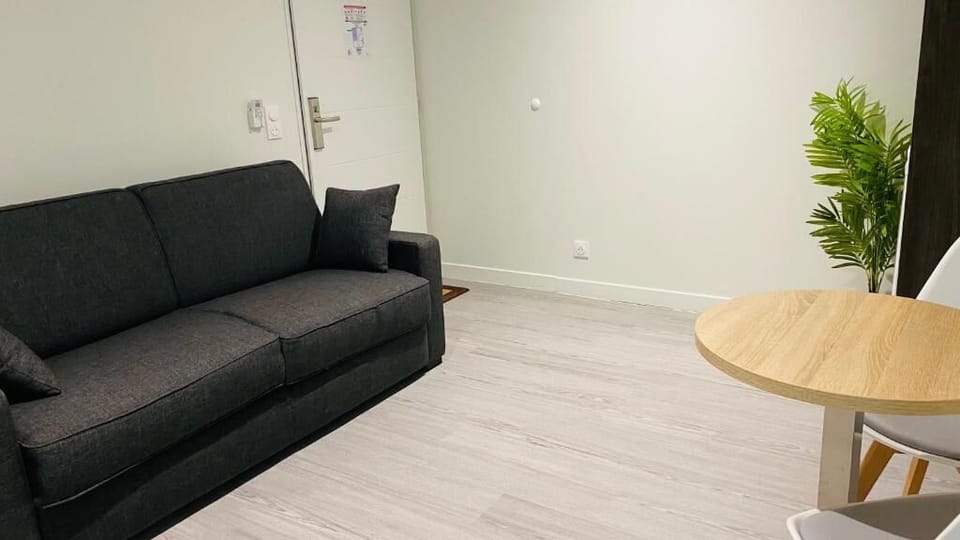 Family Suite, Non Smoking | 1 bedroom, premium bedding, in-room safe, individually decorated