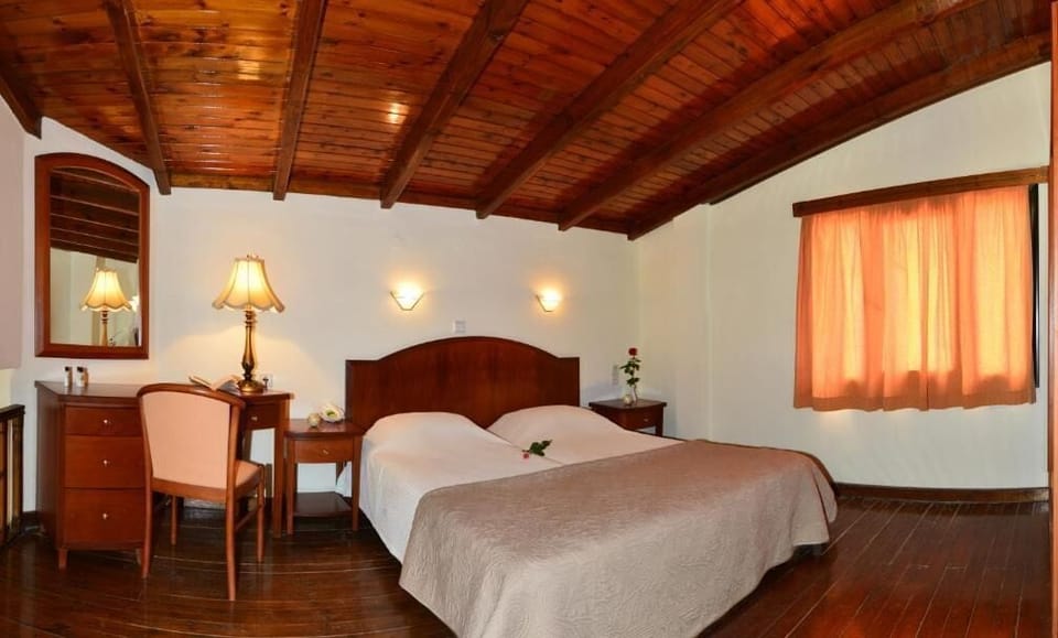 In-room safe, desk, soundproofing, iron/ironing board