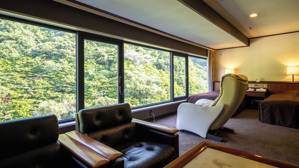 [32 sqm | 2 persons] Spacious Deluxe Twin Forest View Room, Non-Smoking | Desk, WiFi (free), bed sheets