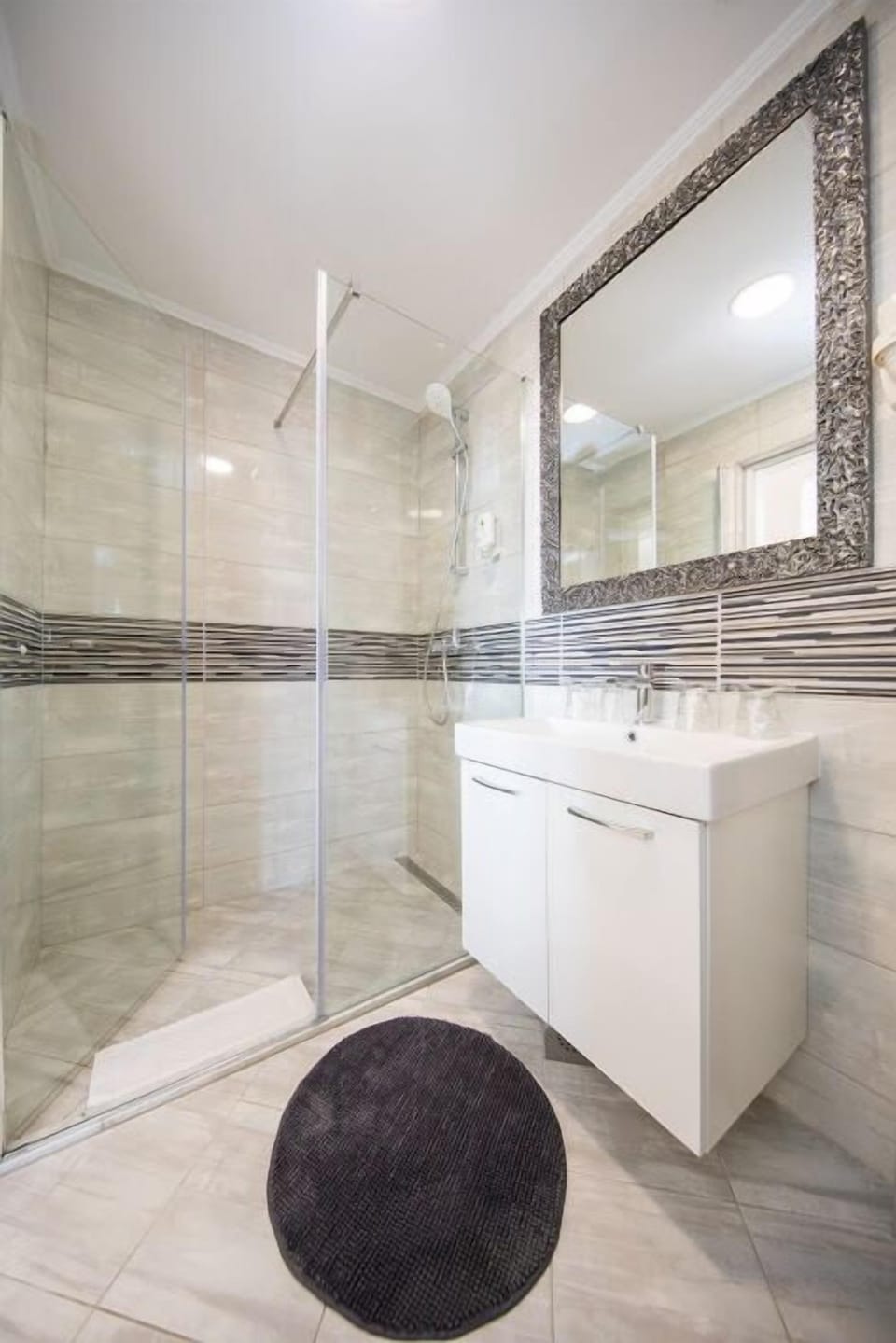 Suite, 2 Bedrooms, Terrace | Bathroom | Hair dryer, towels, soap, toilet paper