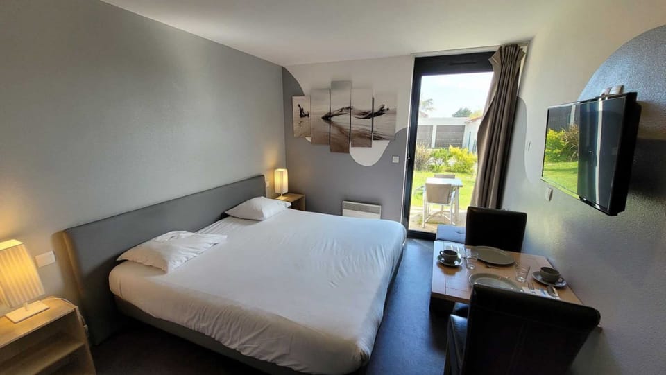 Double or Twin Room | Premium bedding, soundproofing, free cribs/infant beds, rollaway beds