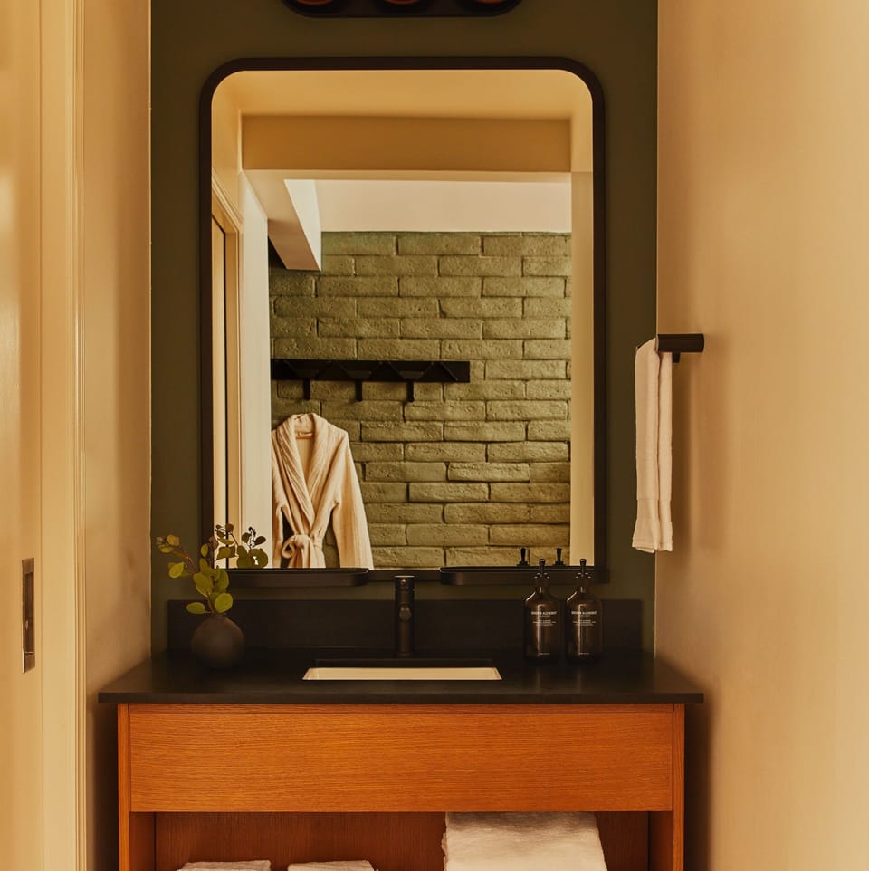 Bathroom sink