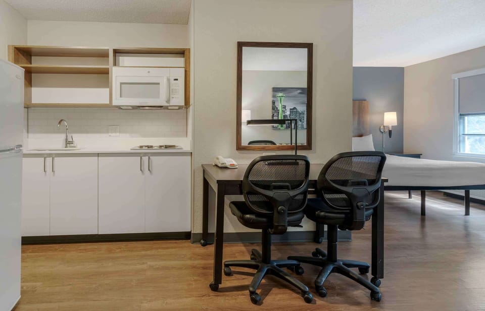 Deluxe Studio, 1 Queen Bed with Sofa bed, Non Smoking | Private kitchen | Coffee/tea maker, full-size fridge, microwave, stovetop
