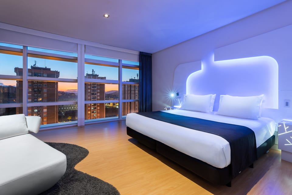 Triple Room | Minibar, in-room safe, desk, soundproofing