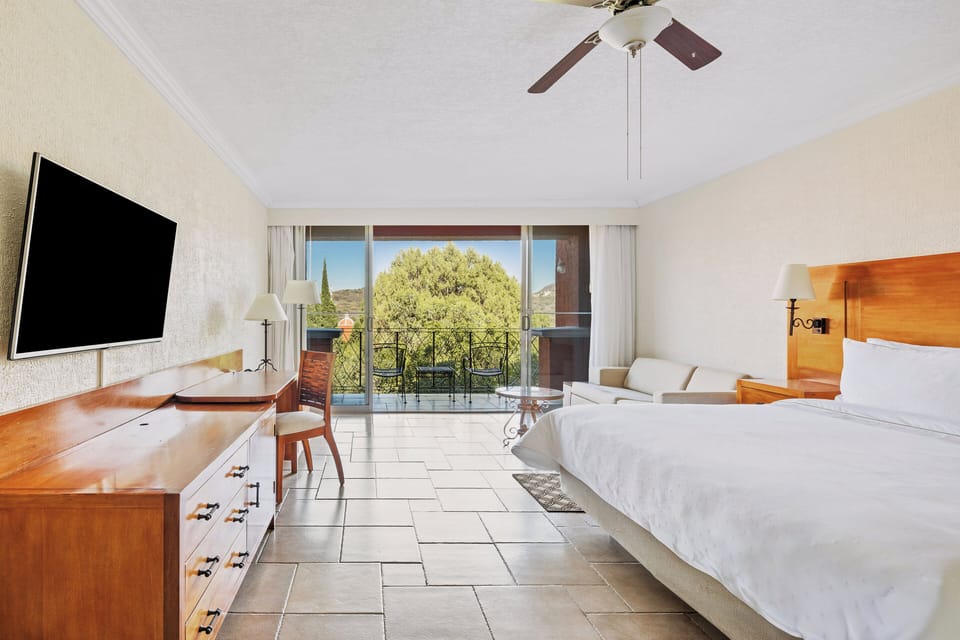 Pillowtop beds, in-room safe, desk, laptop workspace