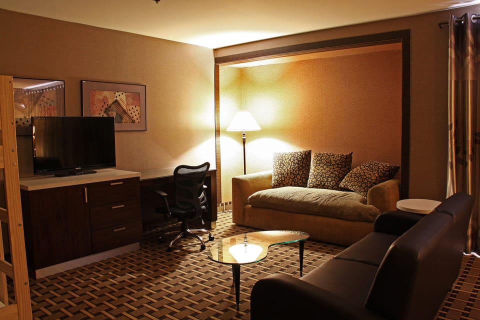 32-inch LCD TV with satellite channels, TV