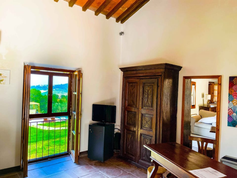Superior Double Room, 1 Queen Bed | Minibar, in-room safe, individually decorated, individually furnished