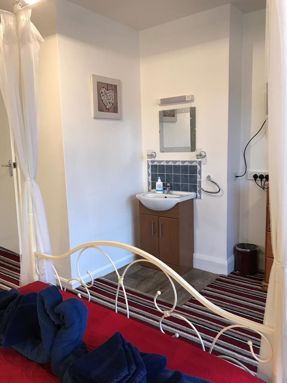 Double Room (Four Poster Bed) | Free WiFi, bed sheets