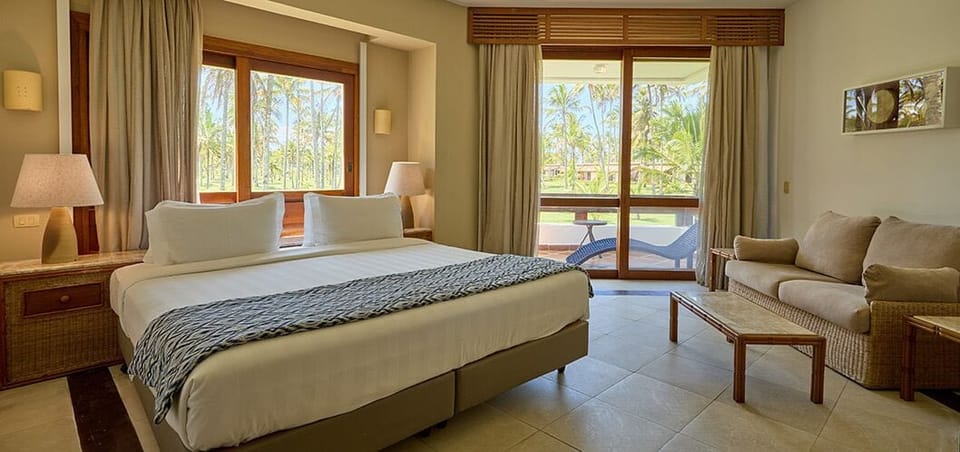 Family Suite | Hypo-allergenic bedding, free minibar, in-room safe, desk
