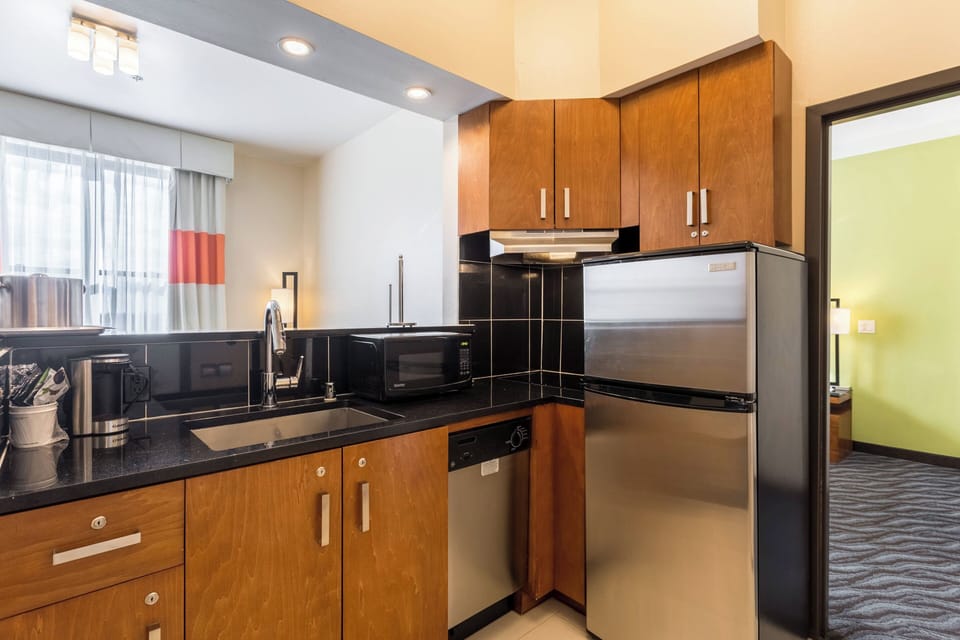 Suite, 1 Bedroom, Kitchenette | In-room safe, desk, iron/ironing board, cribs (free)