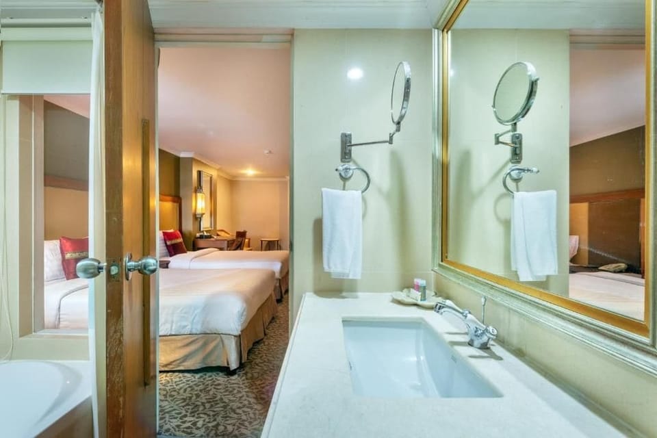 Executive Superior Deluxe Double or Twin Room | Desk, free WiFi, bed sheets