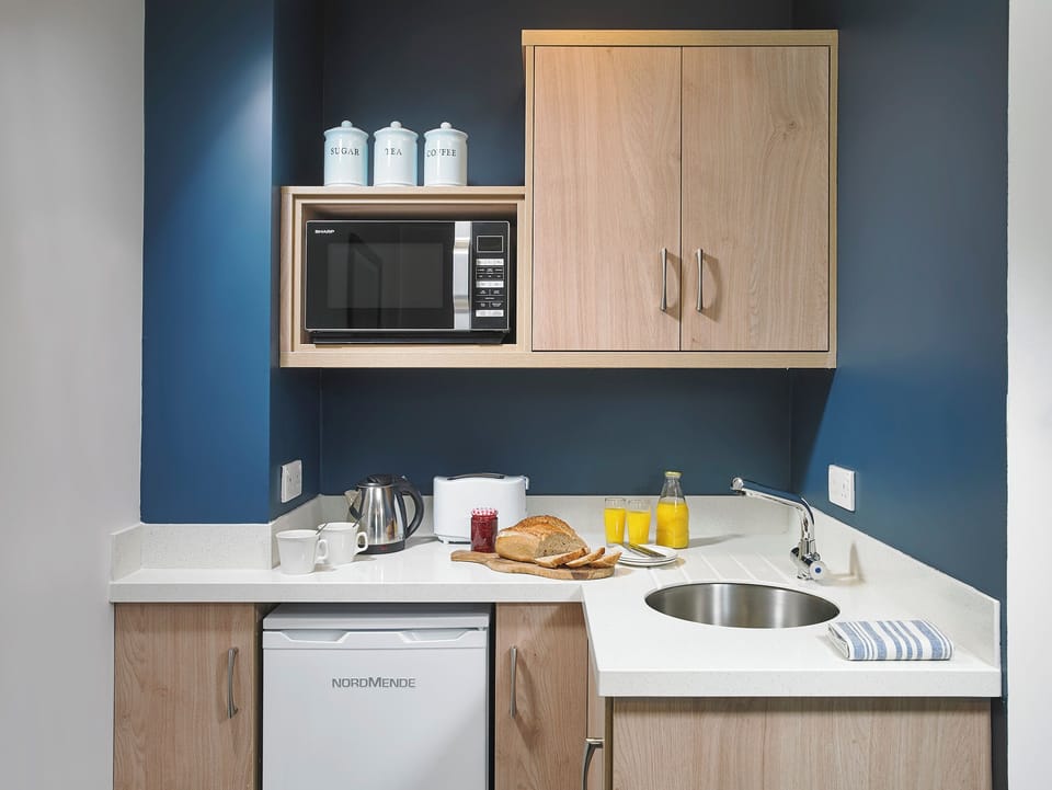 Apartment | Private kitchen | Mini-fridge, electric kettle