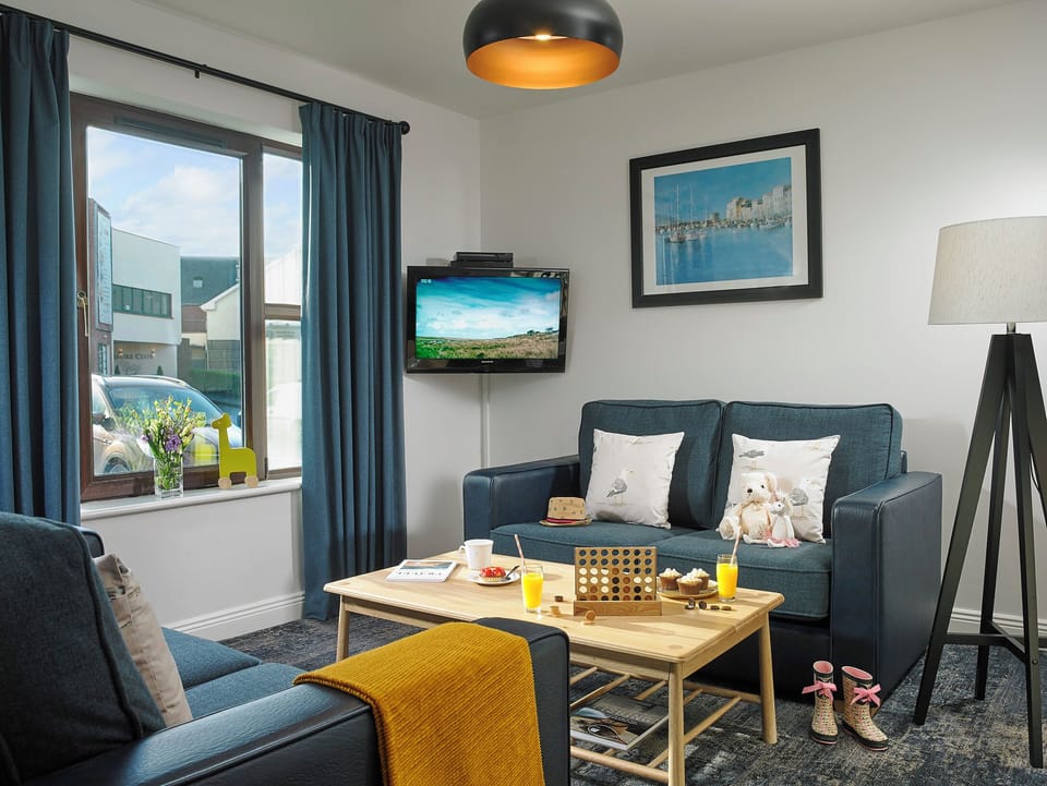 Apartment | Living area | TV