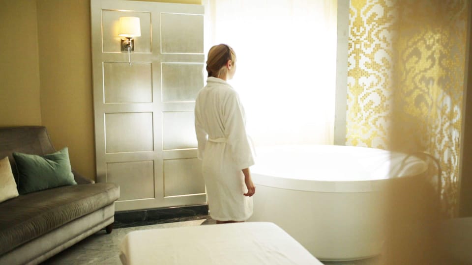 Indoor spa tub