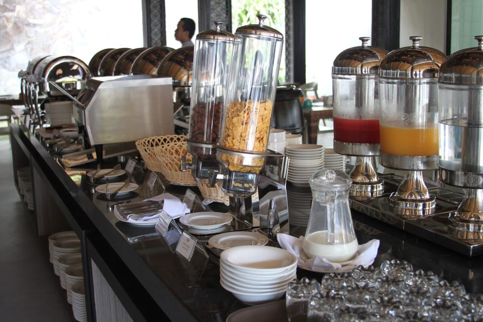 Daily buffet breakfast for a fee